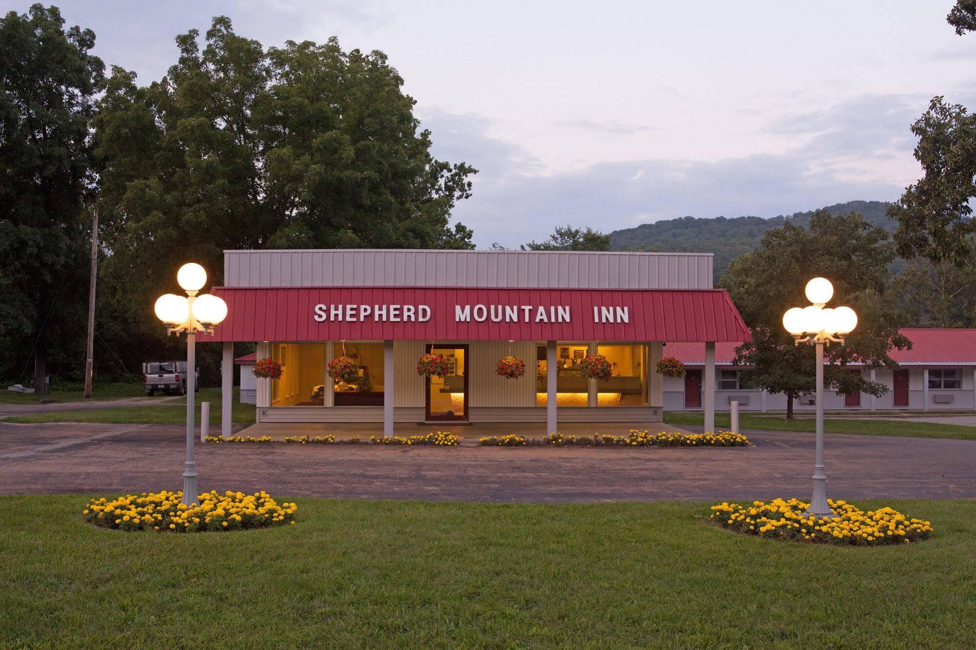 Shepherd Mountain Inn & Suites Pilot Knob Экстерьер фото