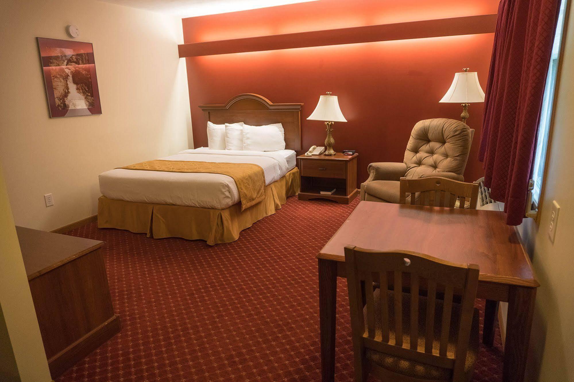 Shepherd Mountain Inn & Suites Pilot Knob Экстерьер фото