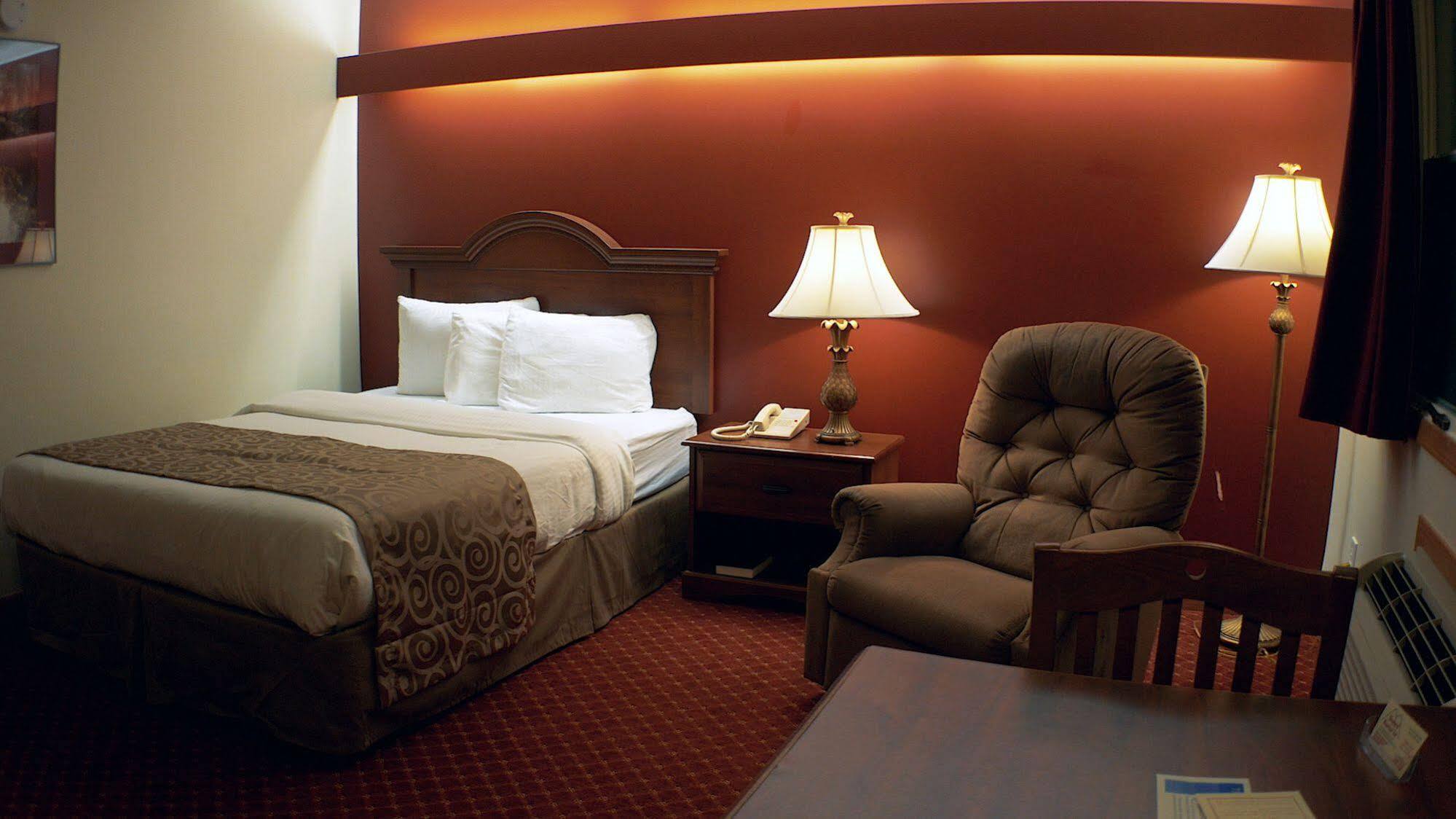 Shepherd Mountain Inn & Suites Pilot Knob Экстерьер фото