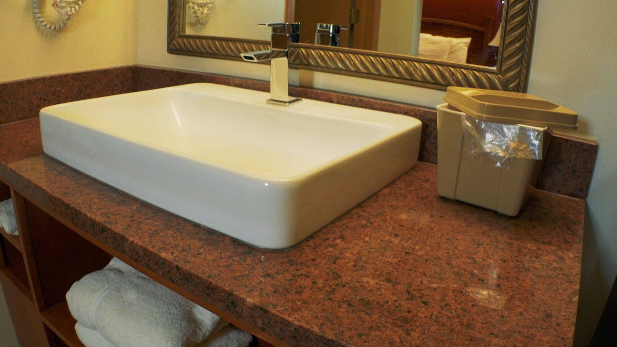 Shepherd Mountain Inn & Suites Pilot Knob Экстерьер фото