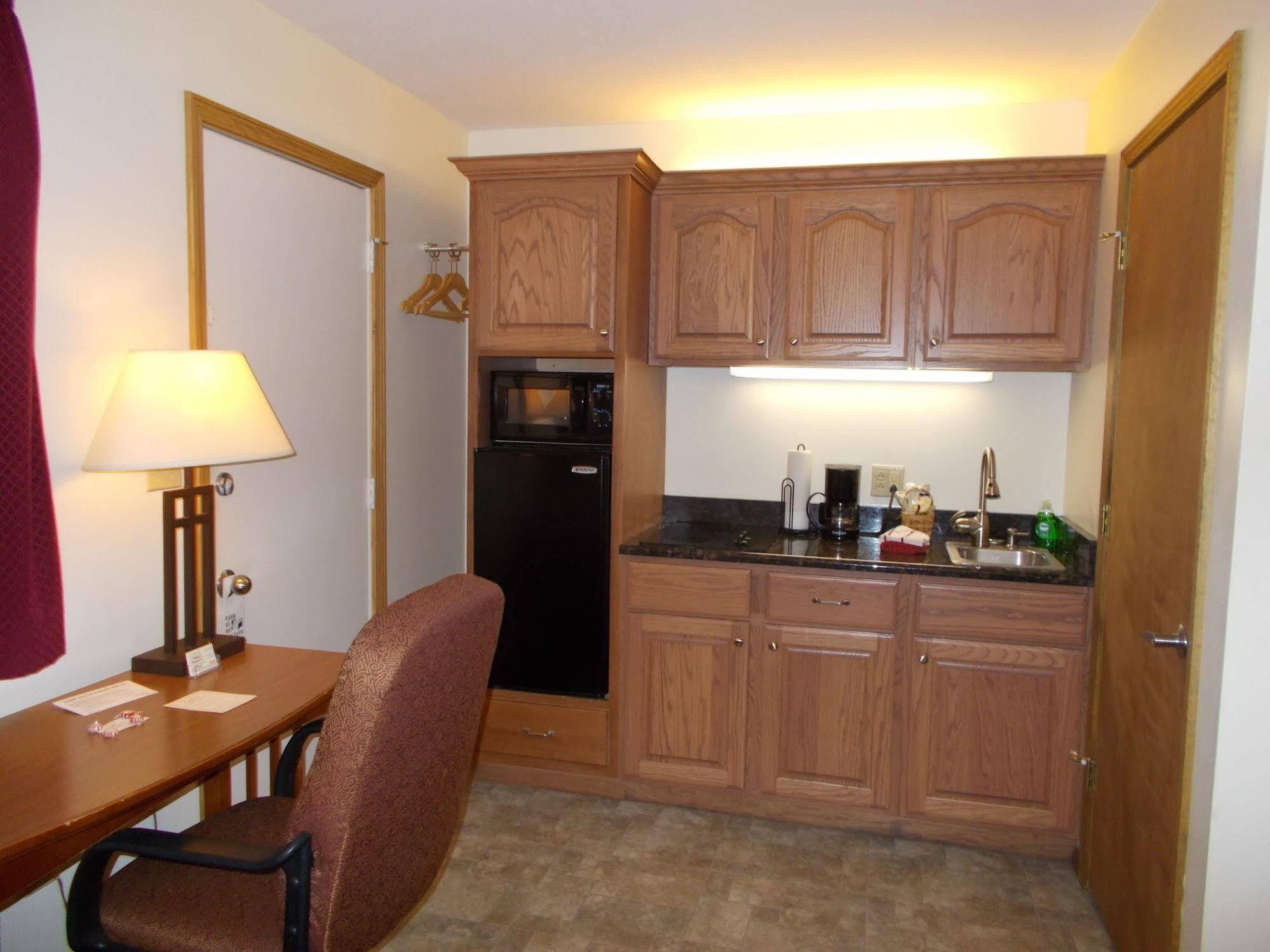 Shepherd Mountain Inn & Suites Pilot Knob Экстерьер фото