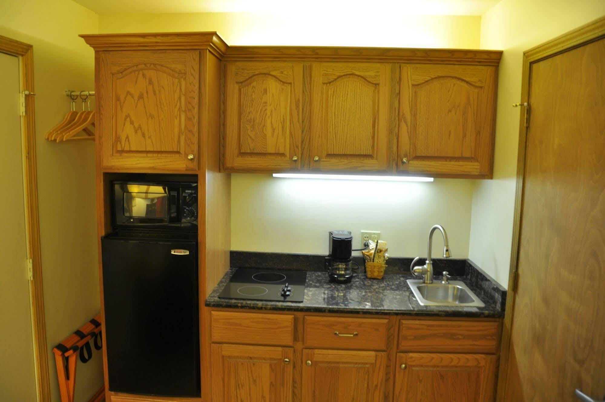 Shepherd Mountain Inn & Suites Pilot Knob Экстерьер фото
